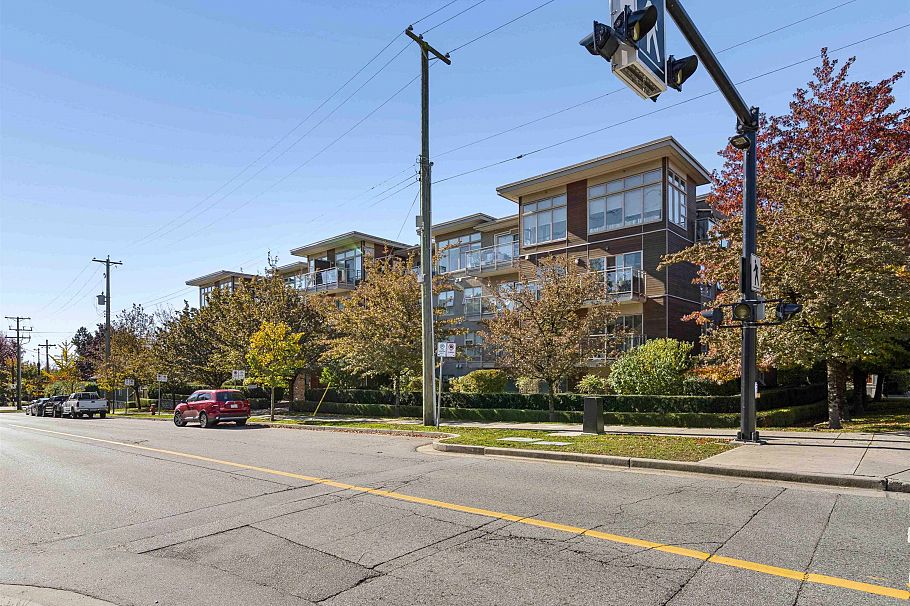 109 1033 St. Georges Avenue North Vancouver, BC - 23