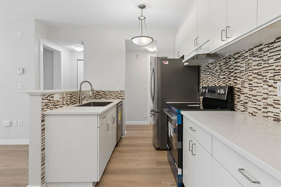 109 1033 St. Georges Avenue North Vancouver, BC - 8