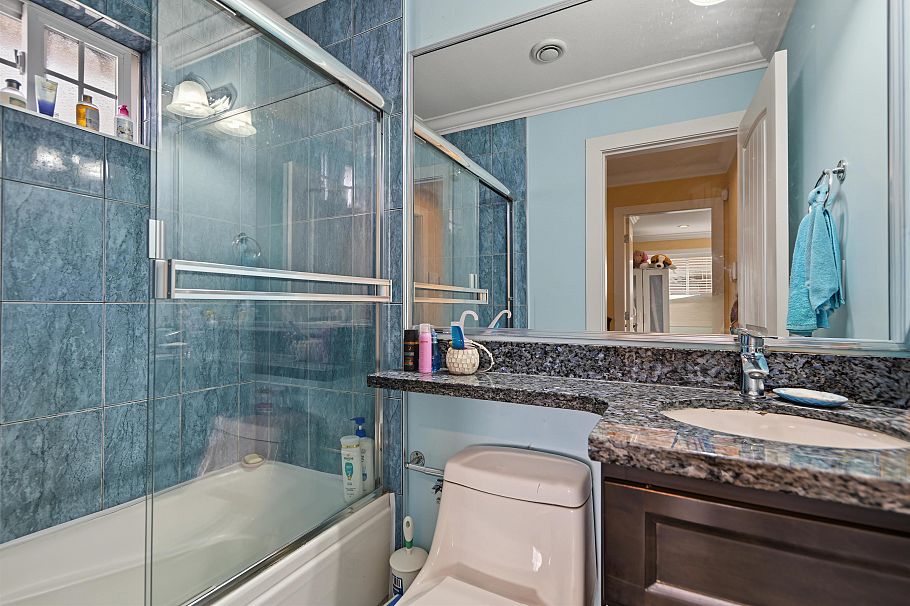 1124 E 12th Avenue Vancouver, BC - 21