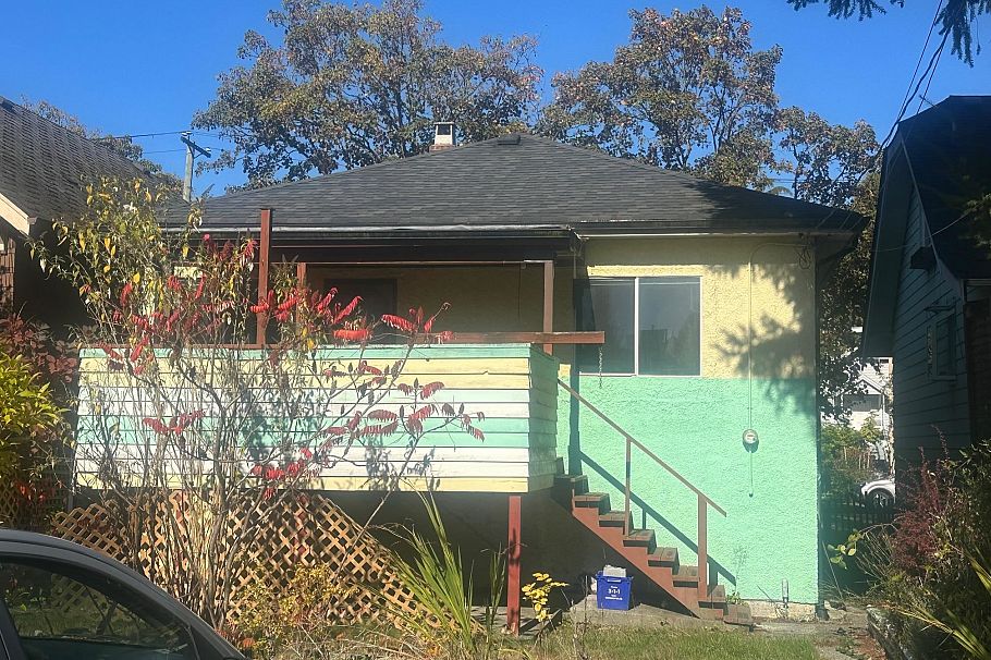 3212 W 6th Avenue Vancouver, BC - 3