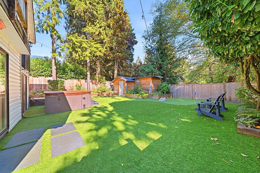 1720 Deep Cove Road North Vancouver, BC - 34