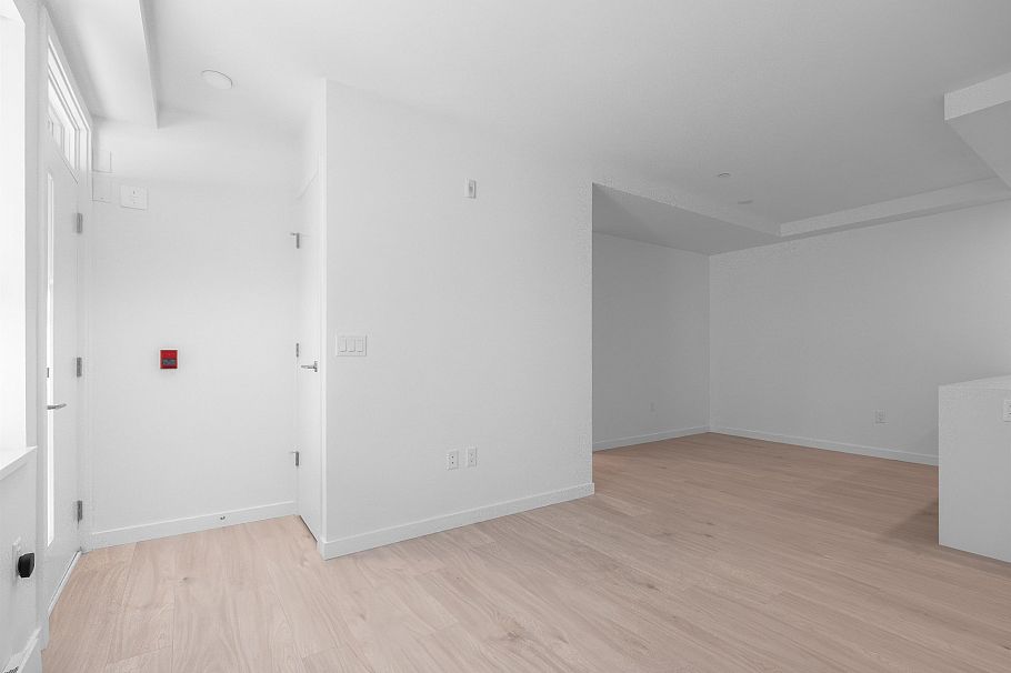 120 954 Lytton Street North Vancouver, BC - 9