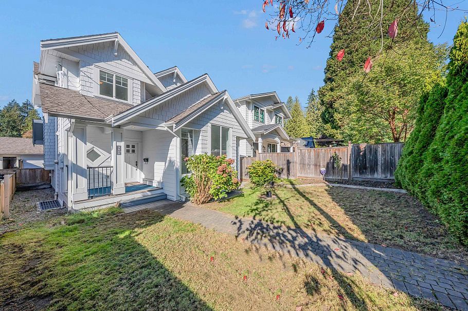 2411 George Street North Vancouver, BC - 33