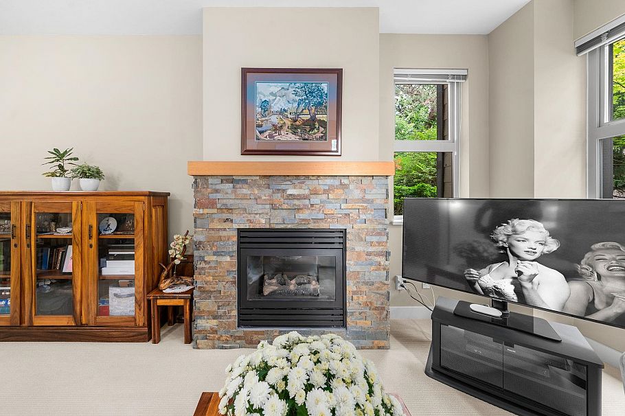 208 188 W 29 Street North Vancouver, BC - 9