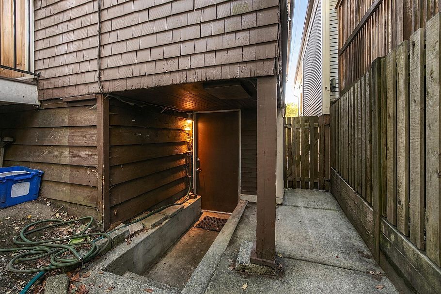 1761 E 4th Avenue Vancouver, BC - 36