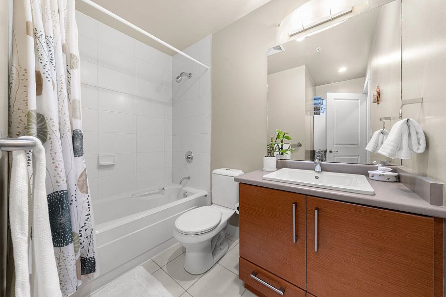 208 188 W 29 Street North Vancouver, BC - 30