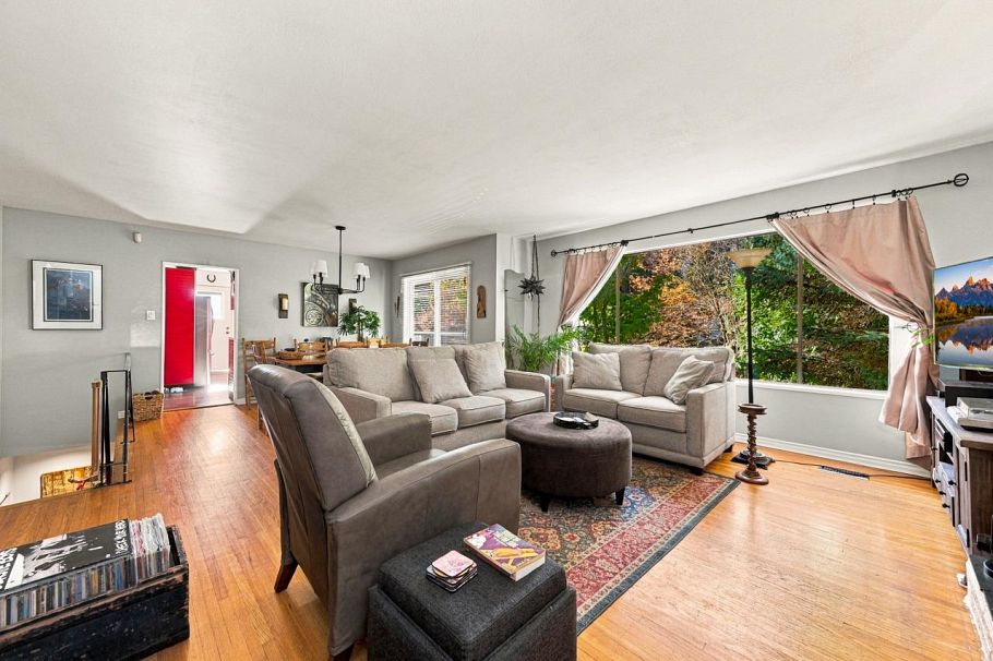 950 Tollcross Road North Vancouver, BC - 4