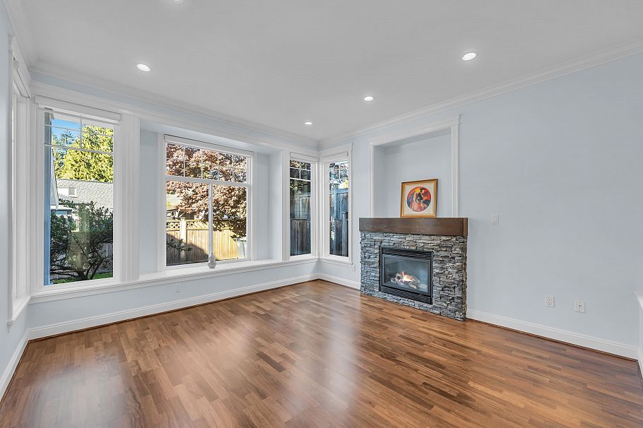 2411 George Street North Vancouver, BC - 19