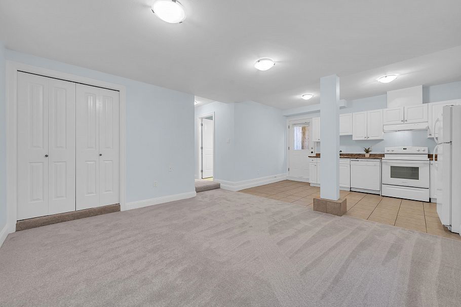 2411 George Street North Vancouver, BC - 30
