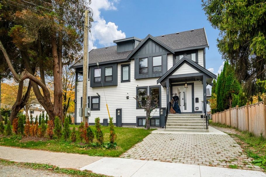 425 N Kaslo Street Vancouver, BC - 2