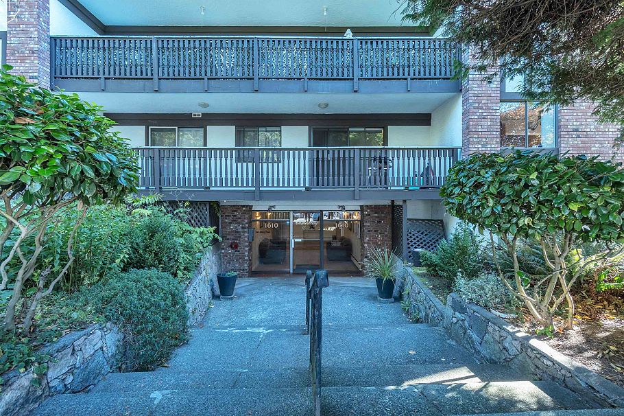 205 1610 Chesterfield Avenue North Vancouver, BC - 35