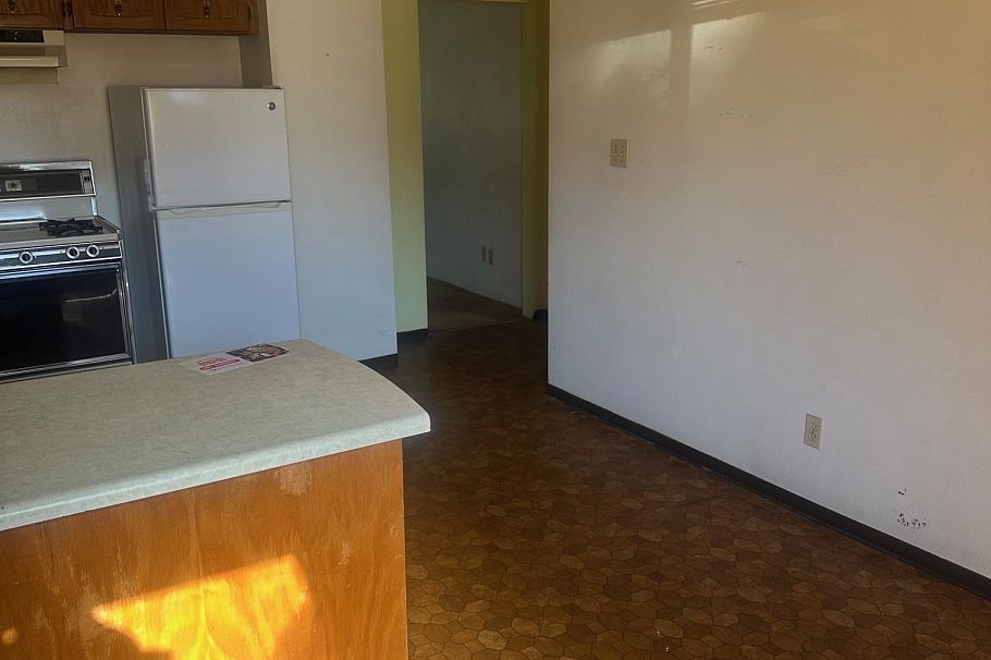 3212 W 6th Avenue Vancouver, BC - 5