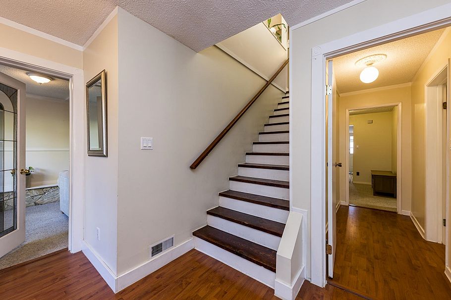 741 E 18th Street North Vancouver, BC - 23