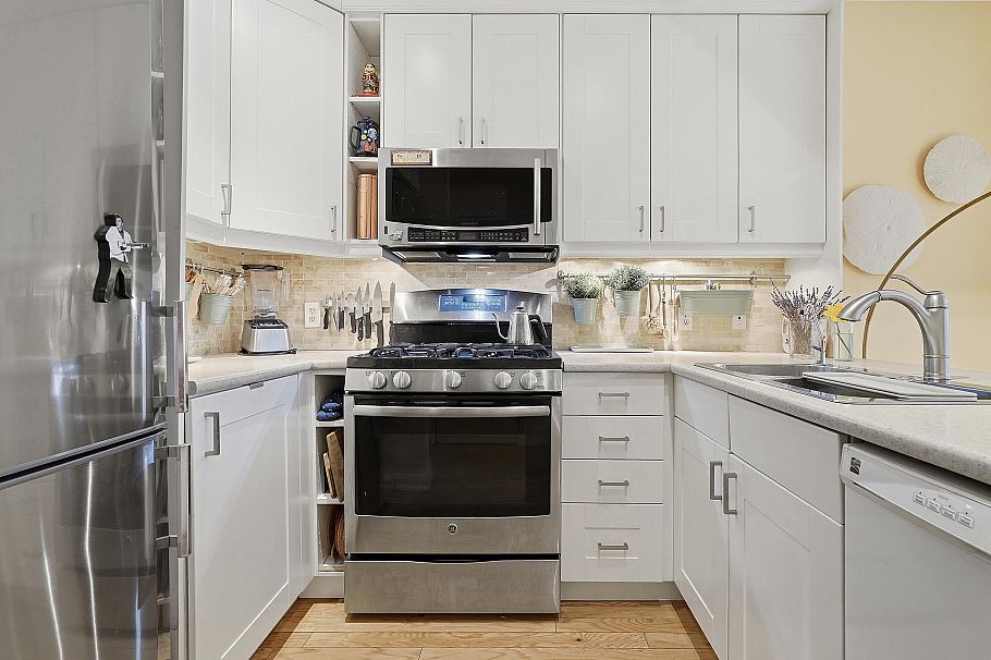 123 3440 W Broadway Vancouver, BC - 5