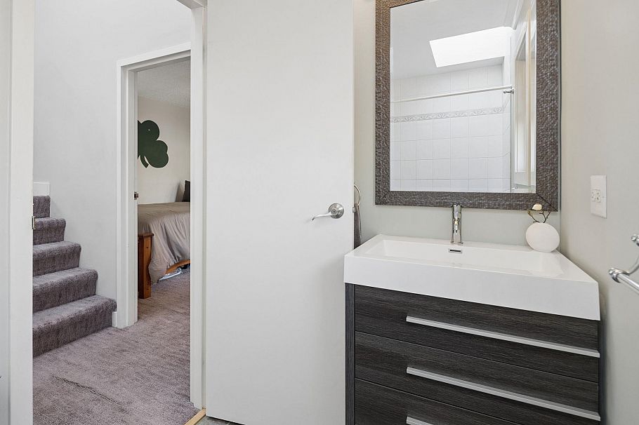 3 230 W 15th Street North Vancouver, BC - 29