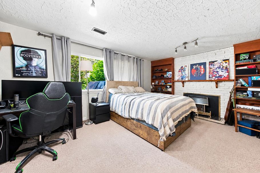 1033 Clements Avenue North Vancouver, BC - 21