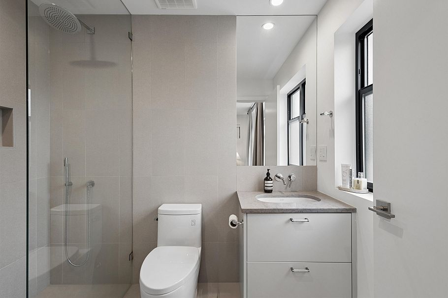1014 E 16th Avenue Vancouver, BC - 25