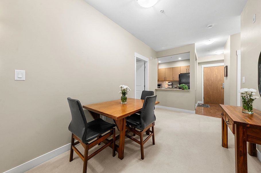 208 188 W 29 Street North Vancouver, BC - 21