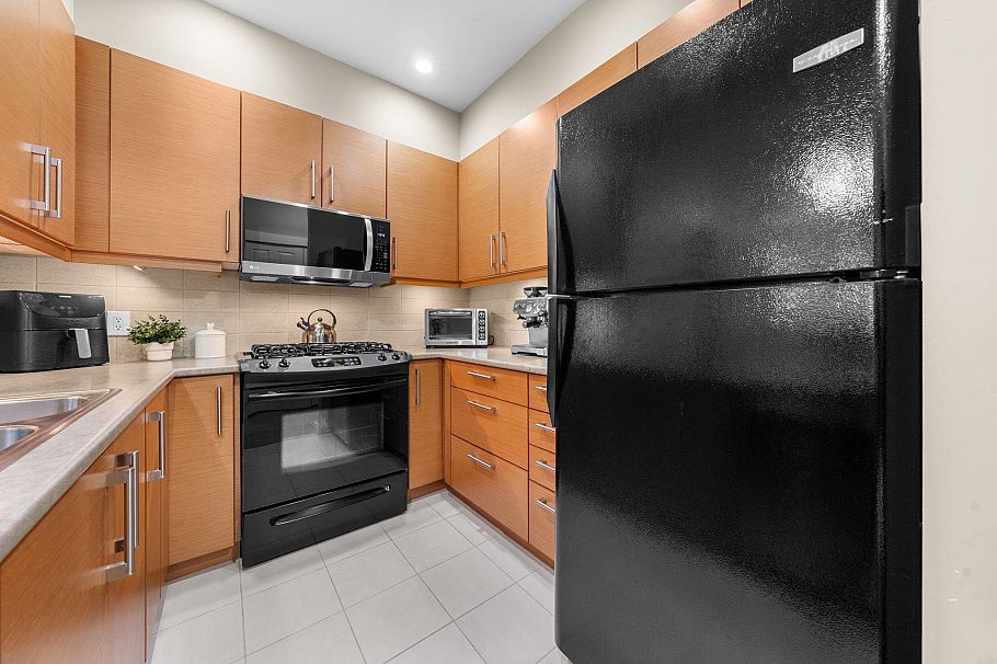 208 188 W 29 Street North Vancouver, BC - 15