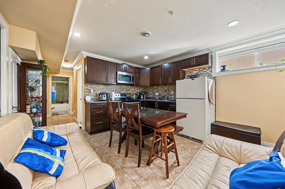 1124 E 12th Avenue Vancouver, BC - 16