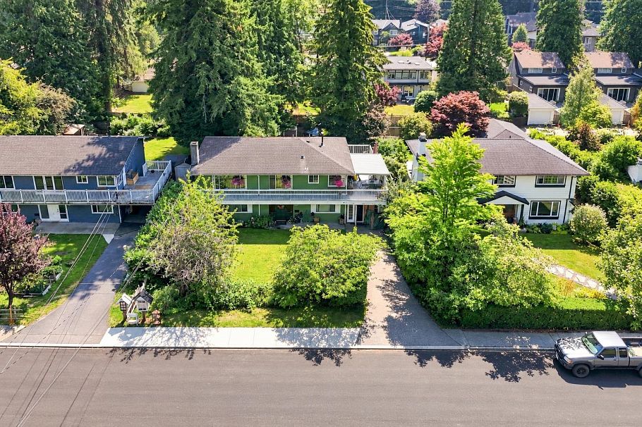 1033 Clements Avenue North Vancouver, BC - 1