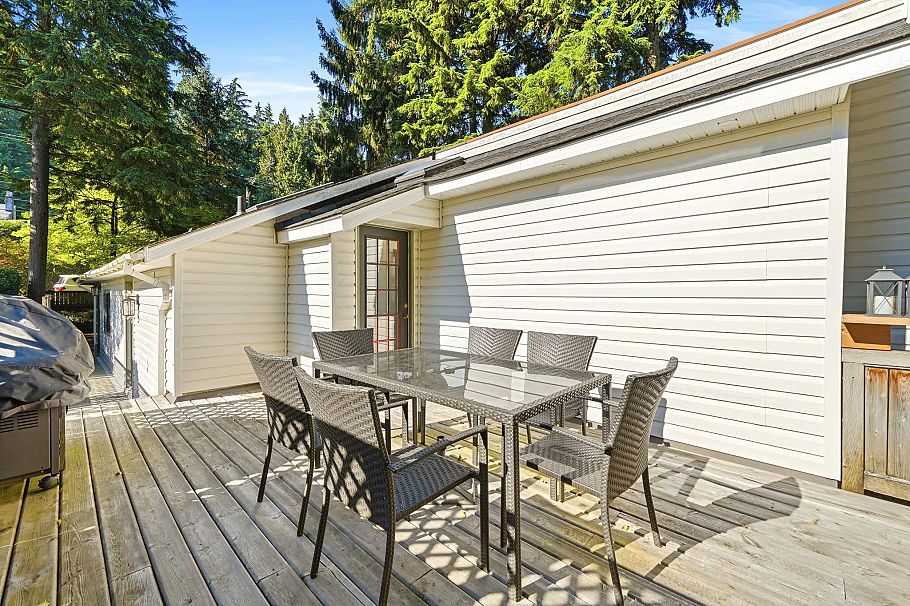1720 Deep Cove Road North Vancouver, BC - 20
