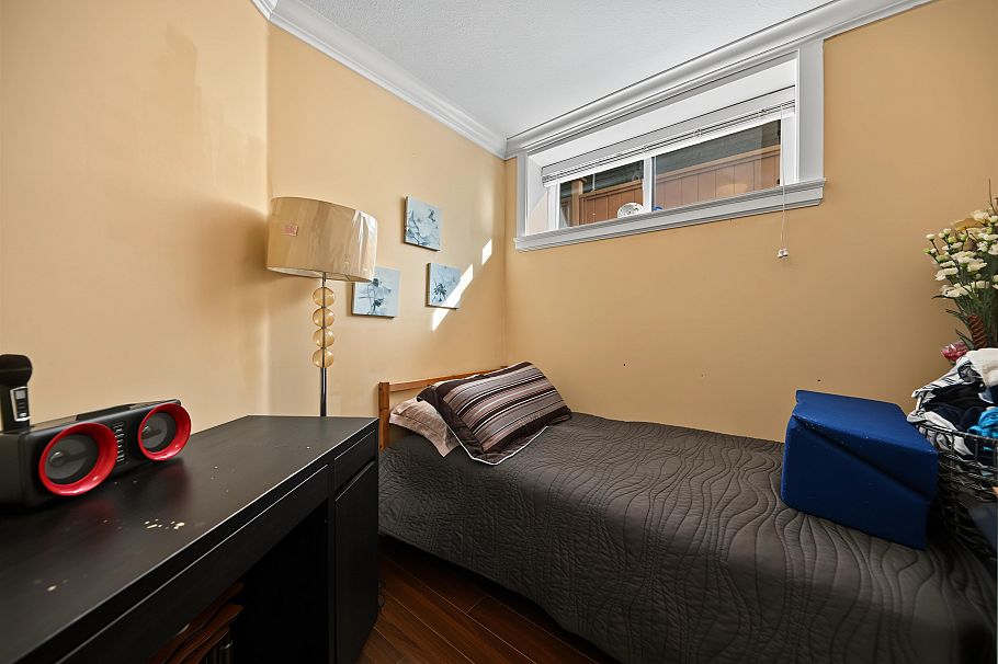 1124 E 12th Avenue Vancouver, BC - 11