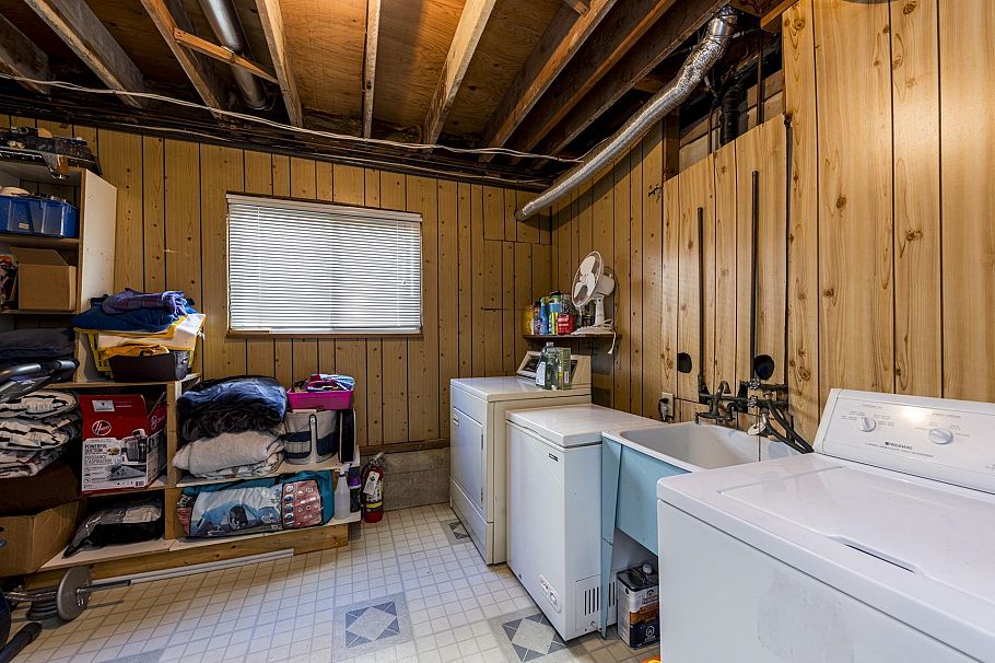 741 E 18th Street North Vancouver, BC - 33