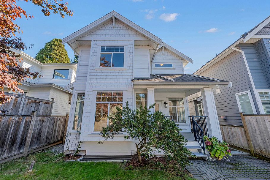 2411 George Street North Vancouver, BC - 35