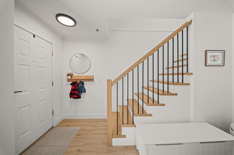 18 222 E 5th Street North Vancouver, BC - 18