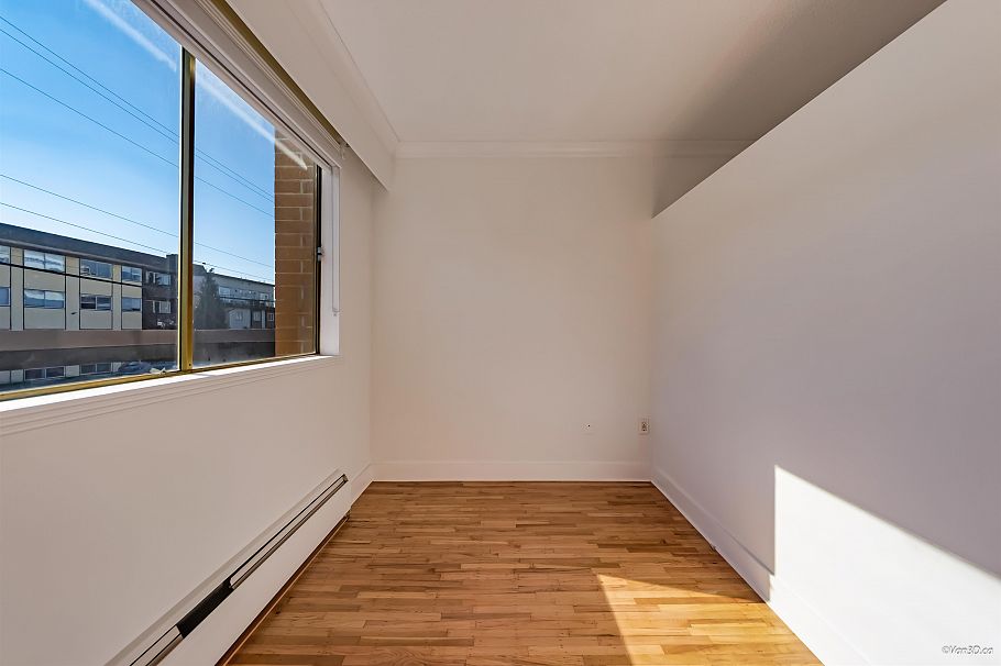 111 235 E 13th Street North Vancouver, BC - 16