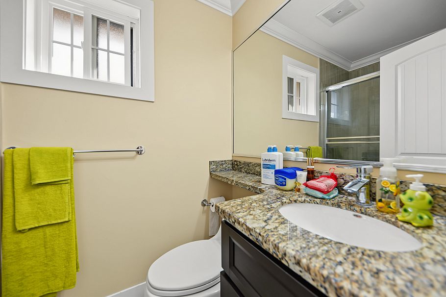 1124 E 12th Avenue Vancouver, BC - 20