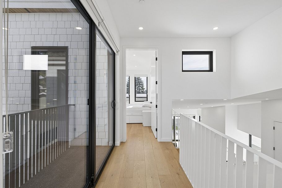 366 W 25th Street North Vancouver, BC - 20