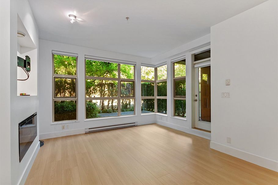 208 3606 Aldercrest Drive North Vancouver, BC - 2