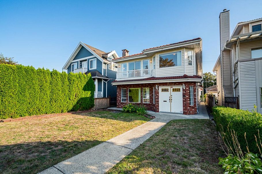 2692 E 46th Avenue Vancouver, BC - 2