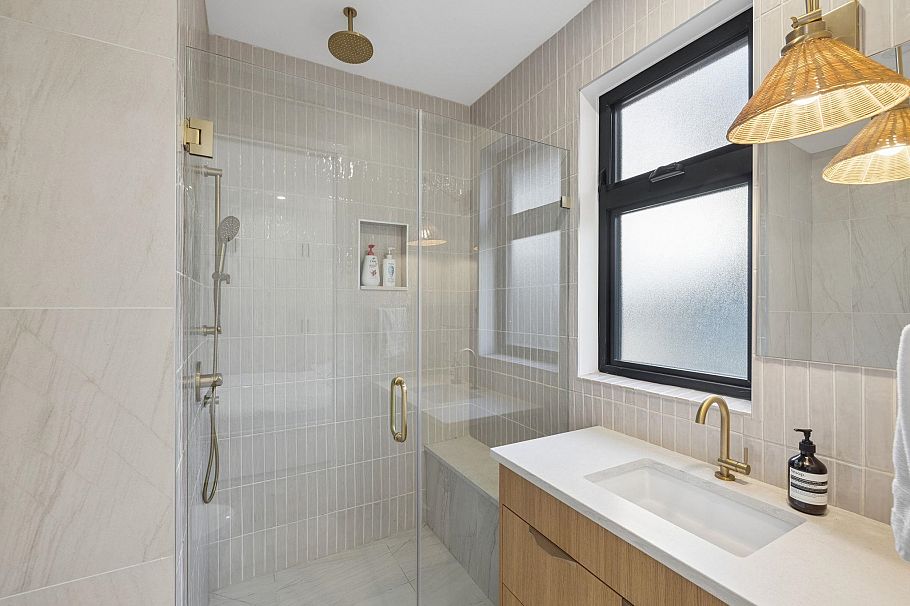 366 W 25th Street North Vancouver, BC - 22