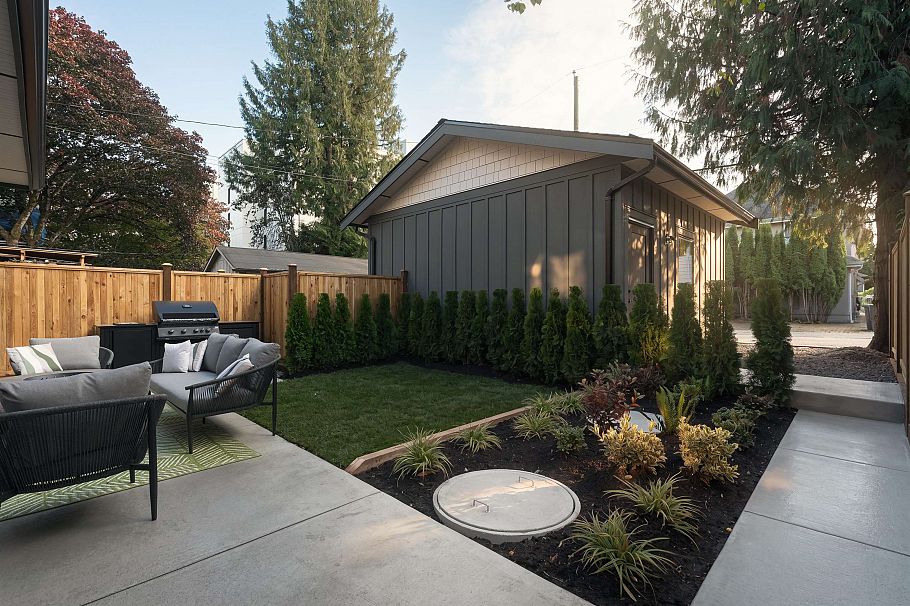 2 1376 E 11th Avenue Vancouver, BC - 22