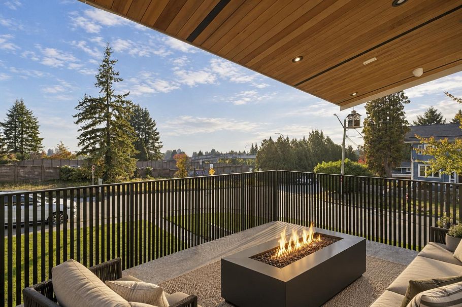366 W 25th Street North Vancouver, BC - 11