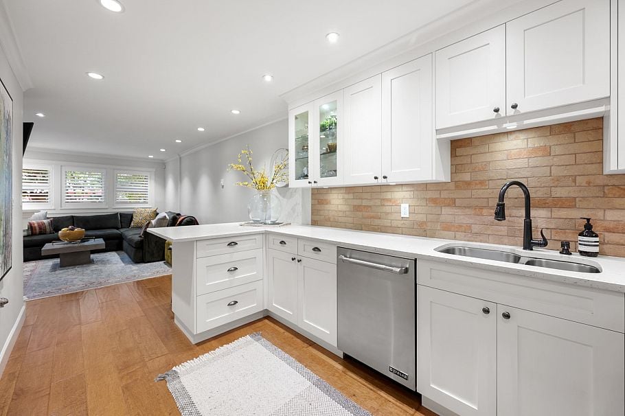 102 828 Gilford Street Vancouver, BC - 5