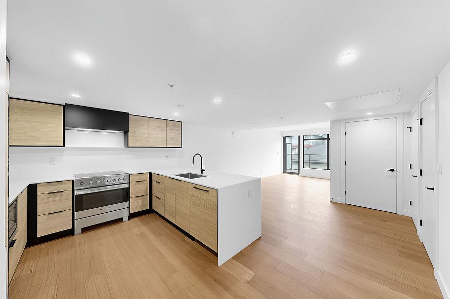 202 6485 Manitoba Street Vancouver, BC - 4