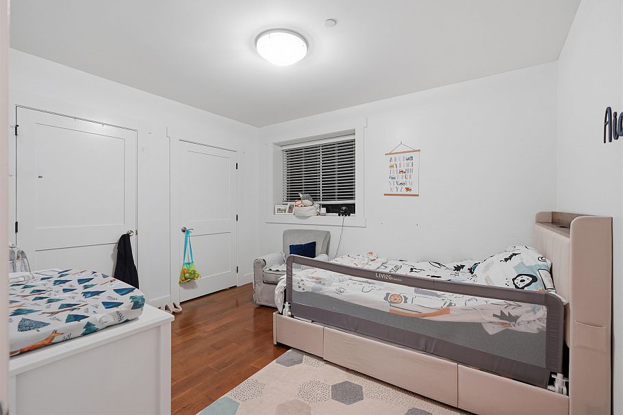 631 W 24th Close North Vancouver, BC - 36
