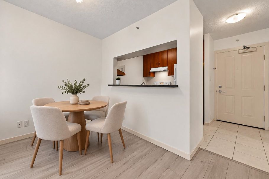 220 3663 Crowley Drive Vancouver, BC - 7