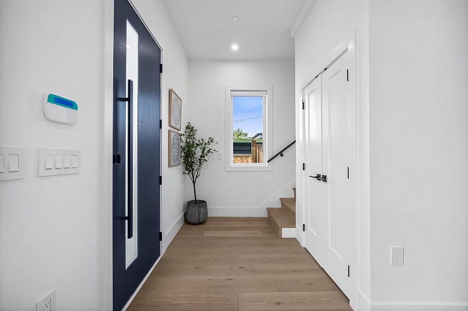 2712 Kitchener Street Vancouver, BC - 11