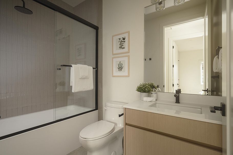 2 1376 E 11th Avenue Vancouver, BC - 16