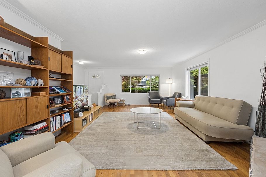 331 E 24th Street North Vancouver, BC - 9