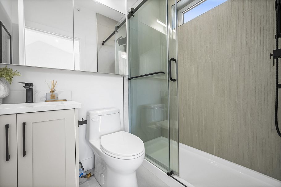 2 2710 Kitchener Street Vancouver, BC - 21