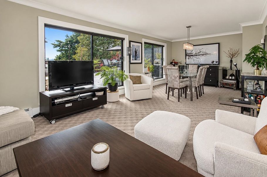 404 360 E 2nd Street North Vancouver, BC - 2