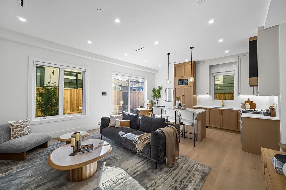 2 2710 Kitchener Street Vancouver, BC - 1