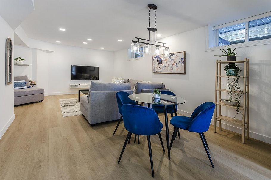 1075 Adderley Street North Vancouver, BC - 22