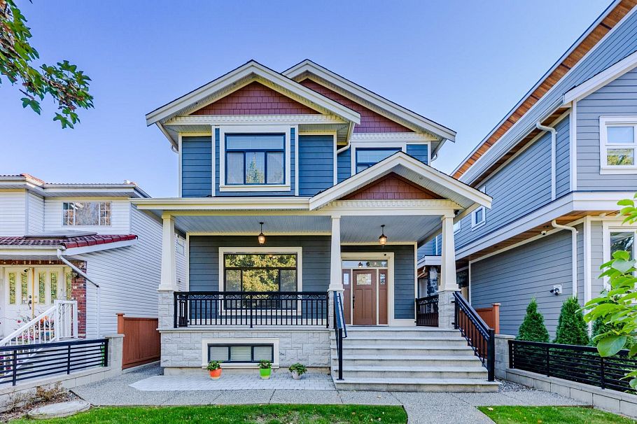5506 College Street Vancouver, BC - 1
